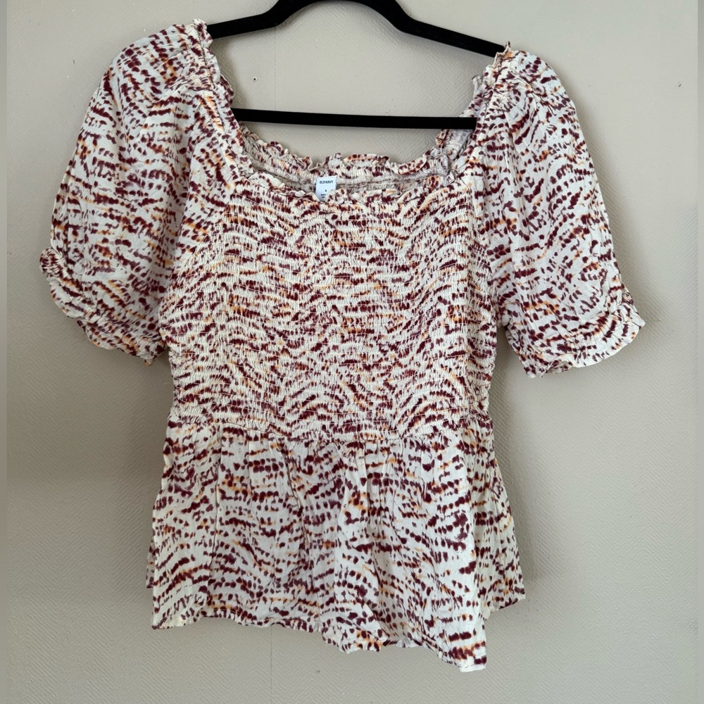 Old Navy Red and White Puff Sleeve Smocked Blouse